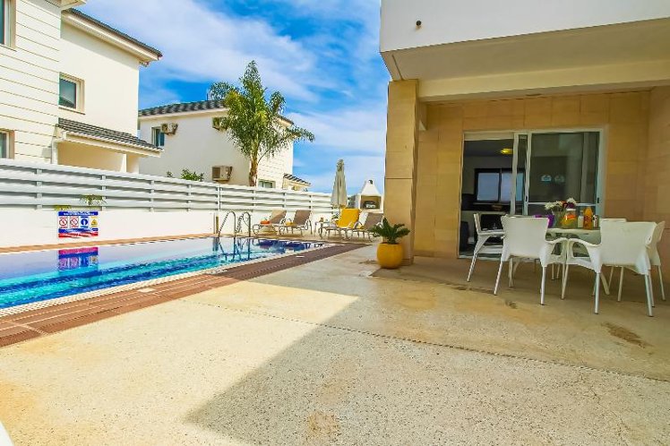 VILLA WITH PRIVATE POOL Room