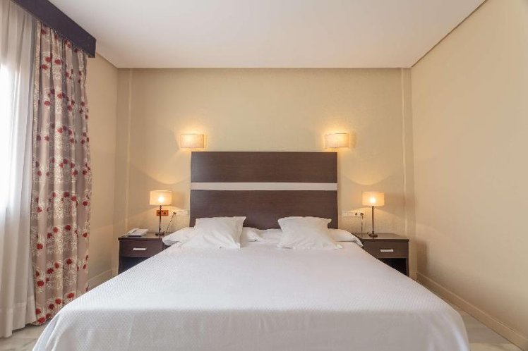 DOUBLE SINGLE USE STANDARD Room
