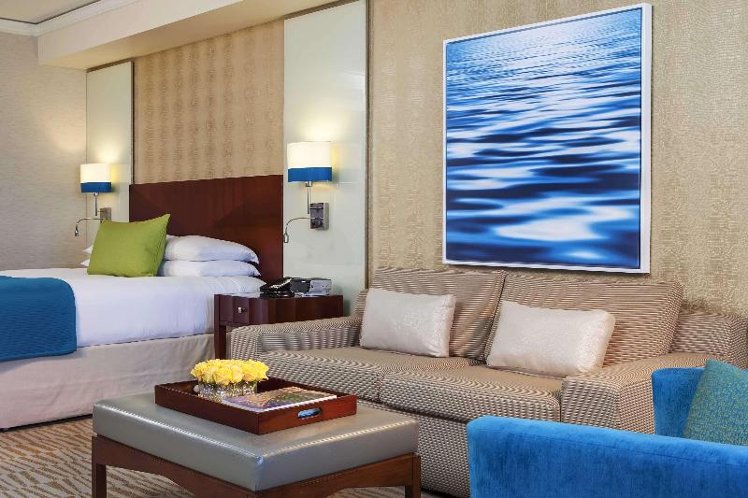 JUNIOR SUITE OCEAN VIEW KING BED Room