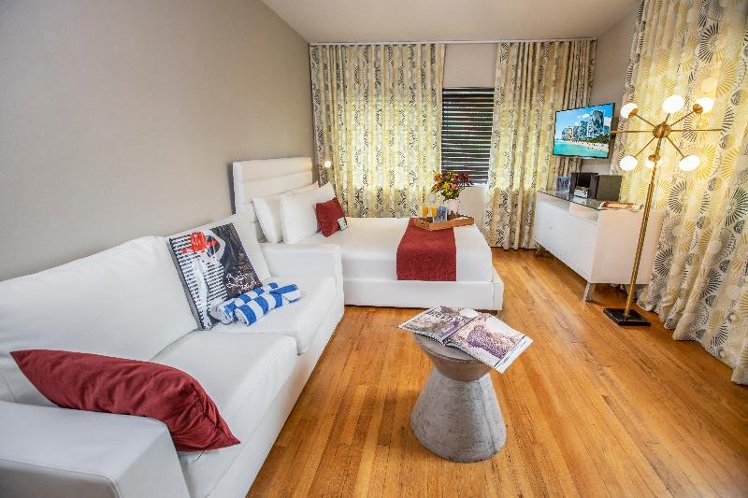 STUDIO QUEEN SIZE BED Room