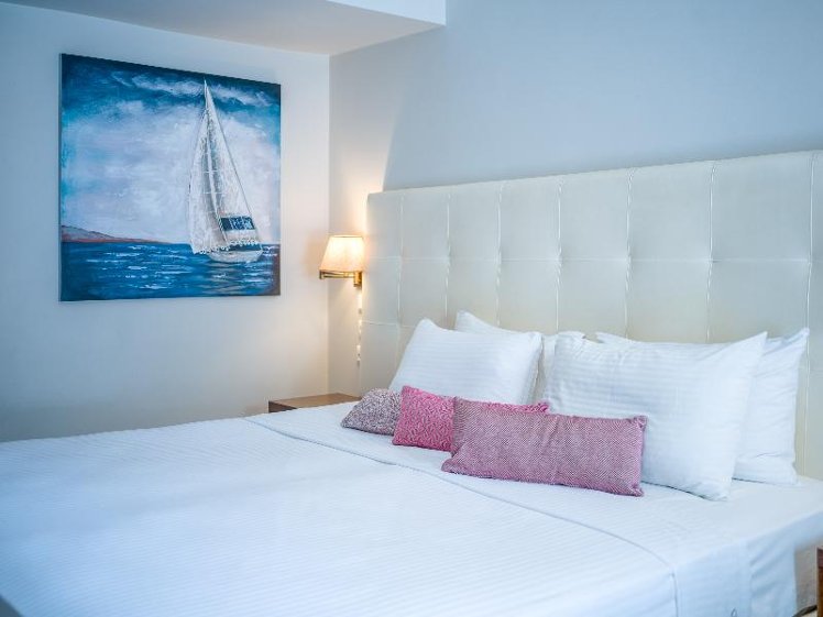 TRIPLE STANDARD Room