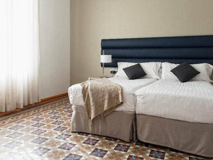 APARTMENT CAPACITY 7 THREE BEDROOMS Room
