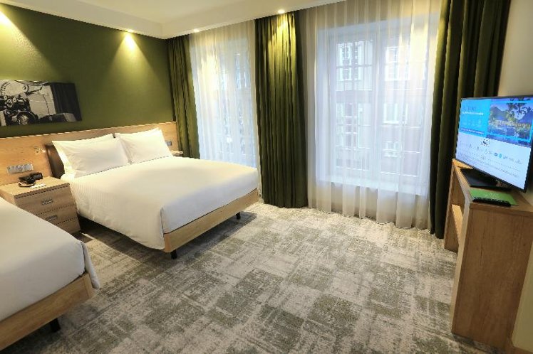 DOUBLE QUEEN SIZE BED Room