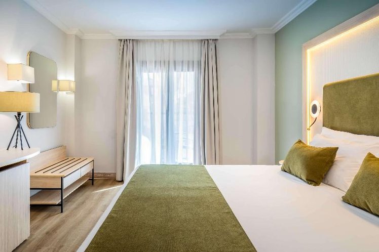 Double or Twin DELUXE Room