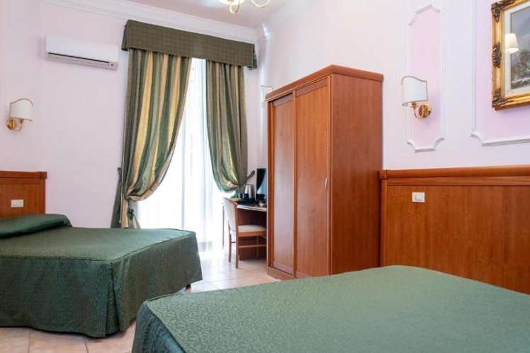 TRIPLE STANDARD Room