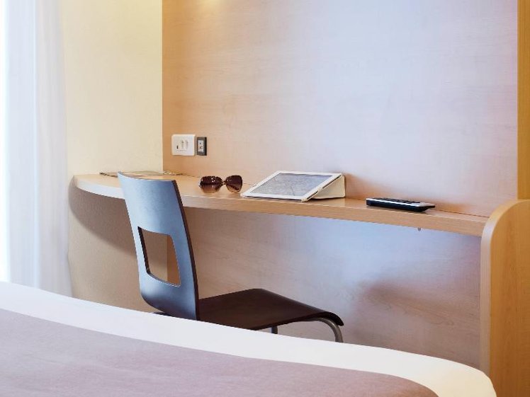 DOUBLE STANDARD Room