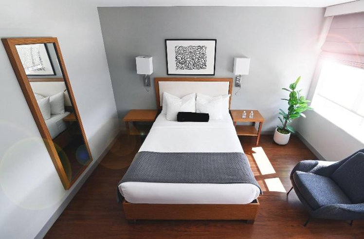 DOUBLE QUEEN SIZE BED Room
