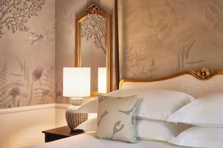 JUNIOR SUITE STANDARD Room