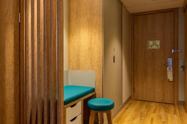 DOUBLE KING SIZE BED Room