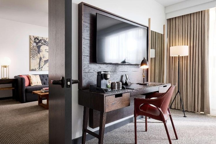 SUITE KING SIZE BED Room