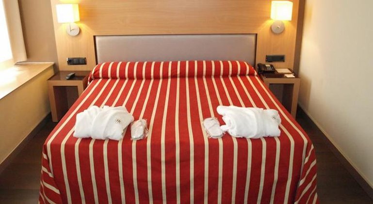 DOUBLE SINGLE USE STANDARD Room
