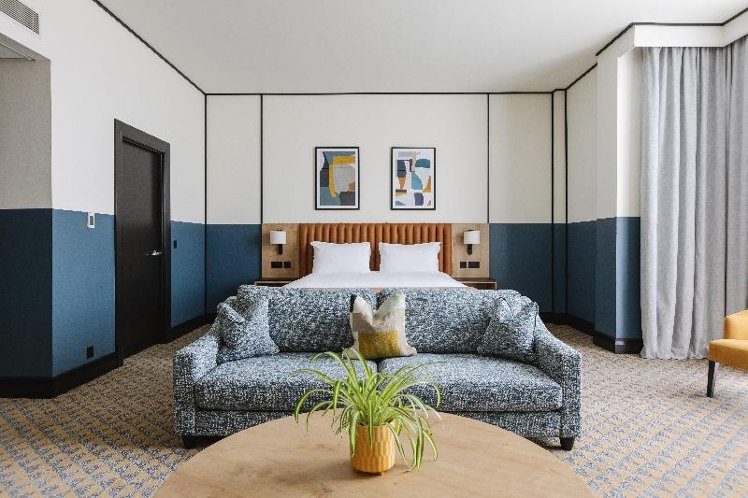 SUITE KING SIZE BED Room