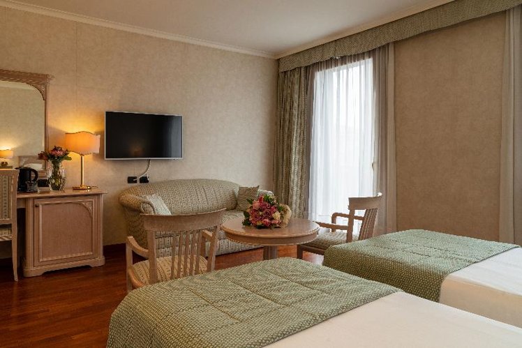 DOUBLE SUPERIOR Room