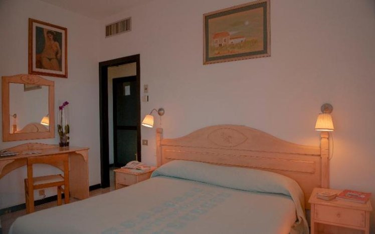 JUNIOR SUITE STANDARD Room