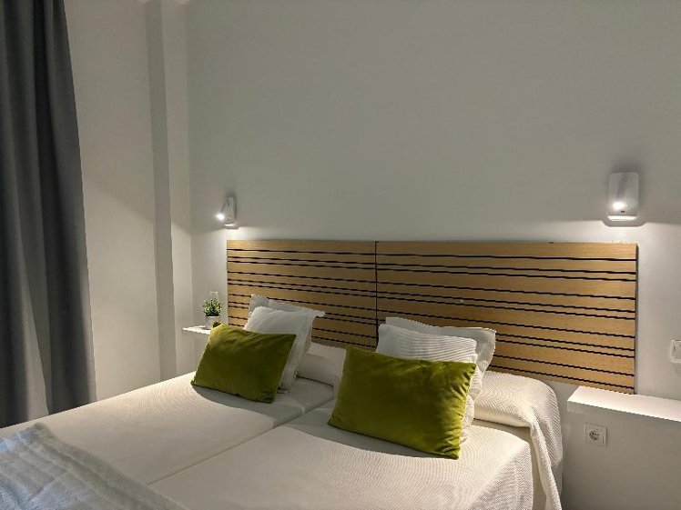 DOUBLE SINGLE USE STANDARD Room
