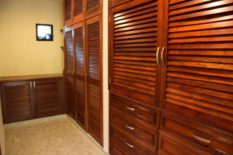 DOUBLE KING SIZE BED Room