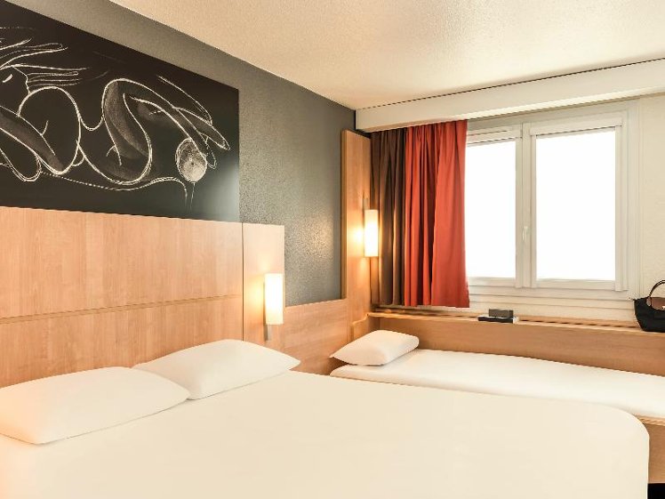 DOUBLE WITH DOUBLE BED Room