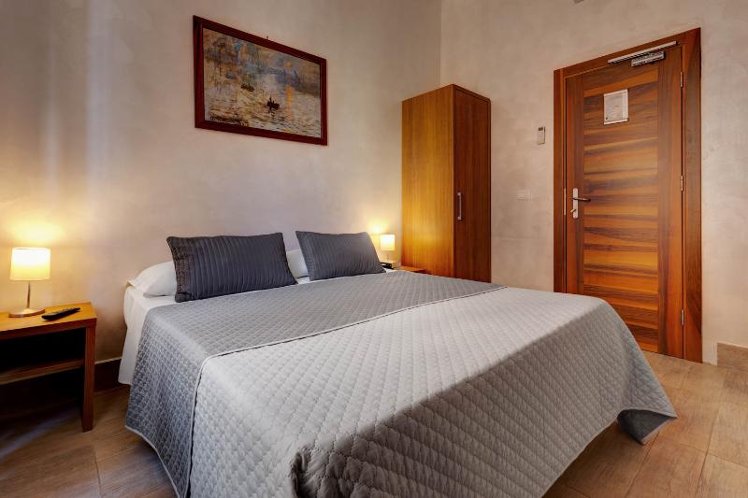 DOUBLE STANDARD Room
