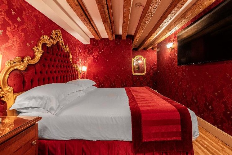 DOUBLE STANDARD Room