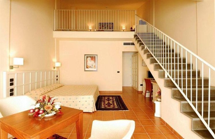 JUNIOR SUITE STANDARD Room