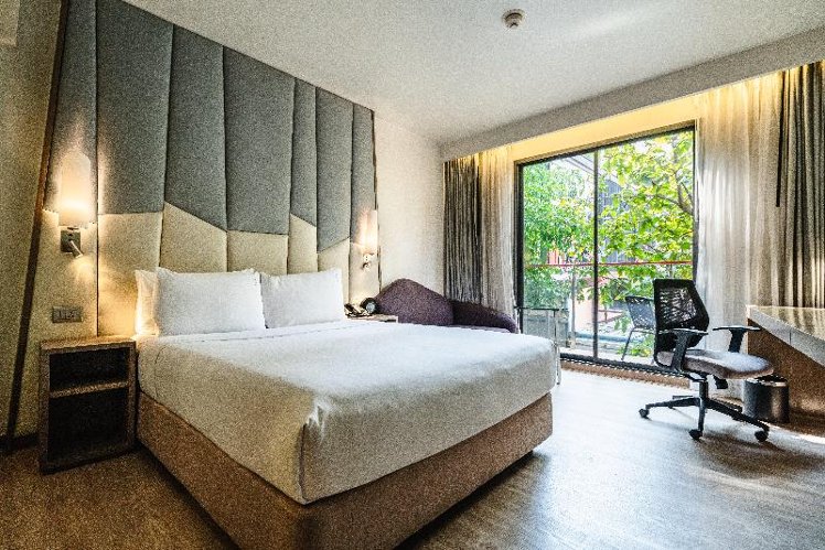 DOUBLE QUEEN SIZE BED Room