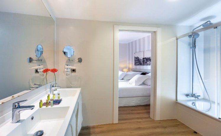 JUNIOR SUITE STANDARD Room