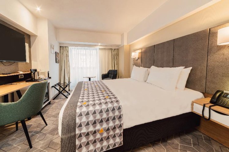 DOUBLE QUEEN SIZE BED Room