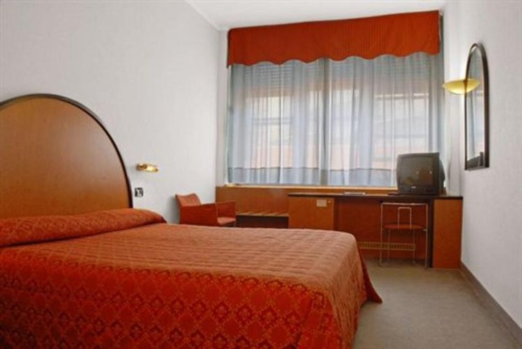 SINGLE STANDARD Room