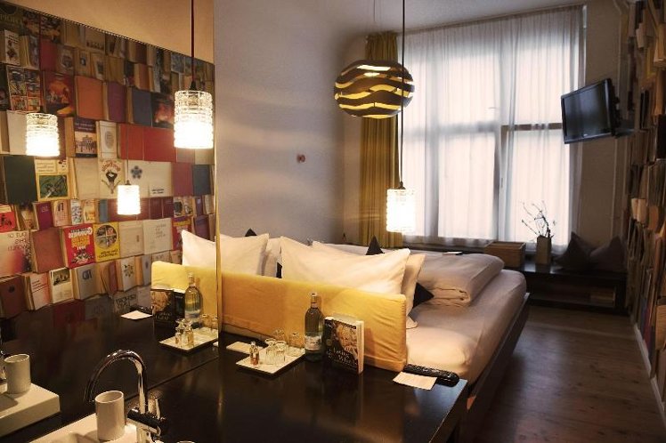 DOUBLE KING SIZE BED Room