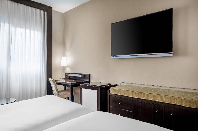 DOUBLE QUEEN SIZE BED Room