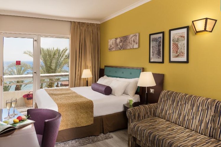 FAMILY ROOM DELUXE ONE BED Room