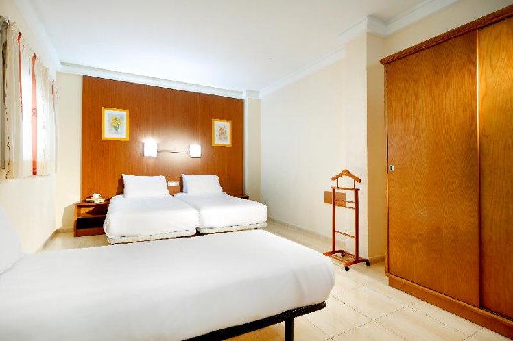 TRIPLE STANDARD Room
