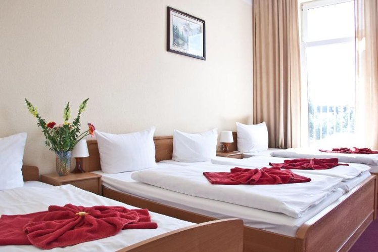 QUADRUPLE THREE BEDS Room