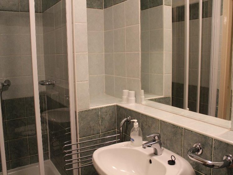 SINGLE STANDARD Room
