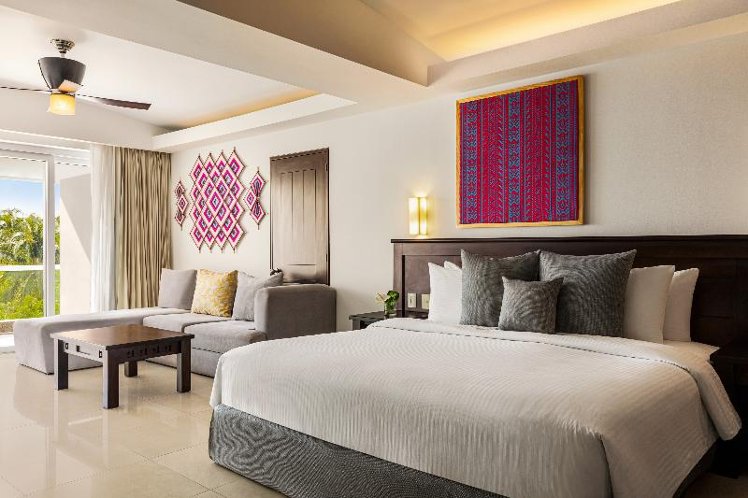 JUNIOR SUITE Accessible KING SIZE BED Room