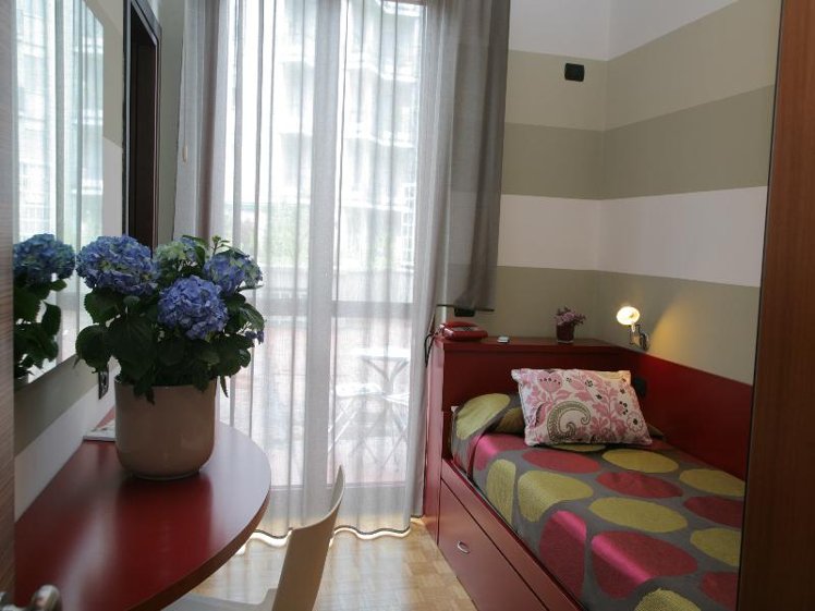 SINGLE STANDARD Room