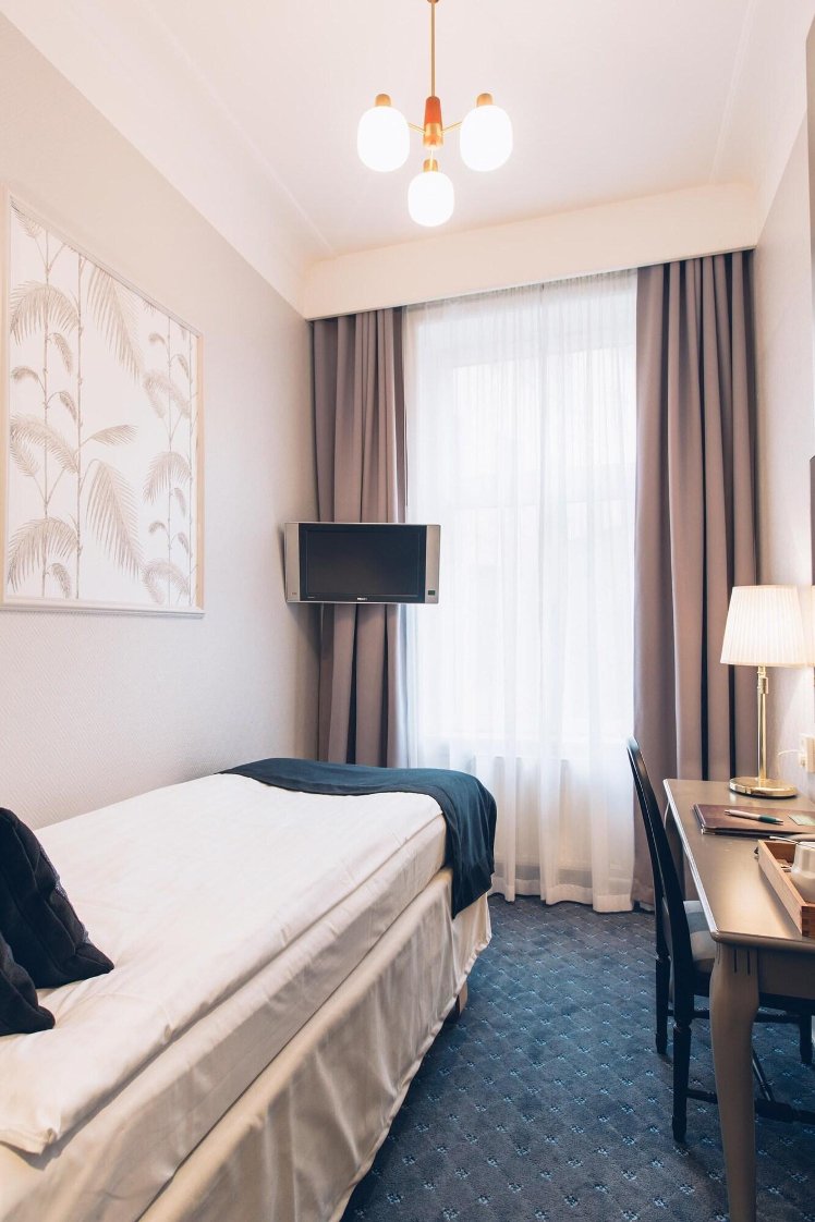 Crystal Plaza Hotel