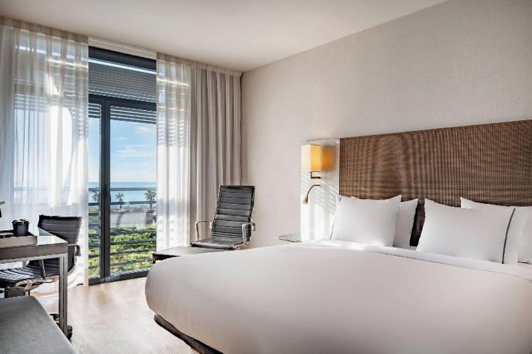 DOUBLE GARDEN VIEW KING BED Room