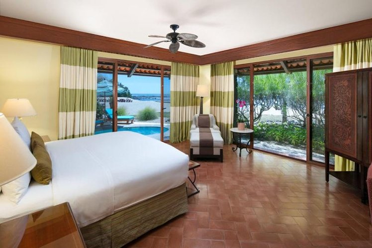 SUITE OCEAN FRONT KING BED Room