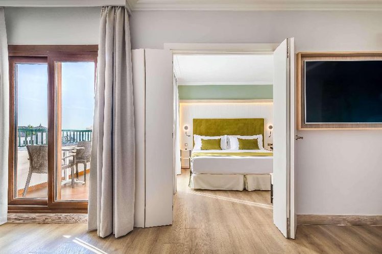 JUNIOR SUITE STANDARD Room