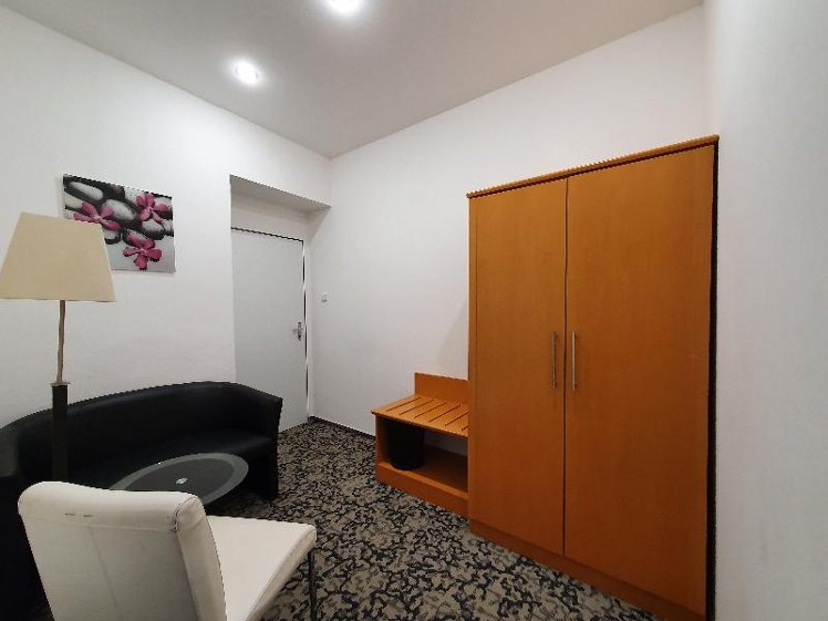 TRIPLE WITH SHARED BATHROOM Room
