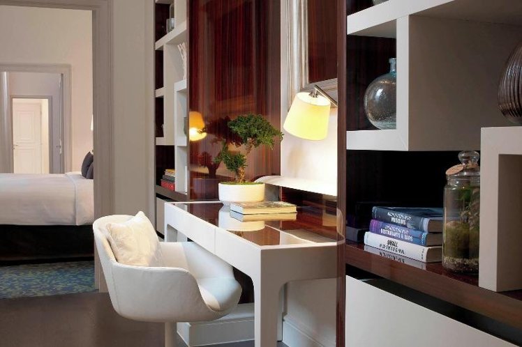 SUITE KING SIZE BED Room