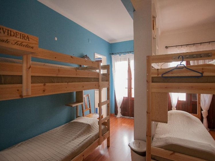 Bed in dormitory CAPACITY 6 Room