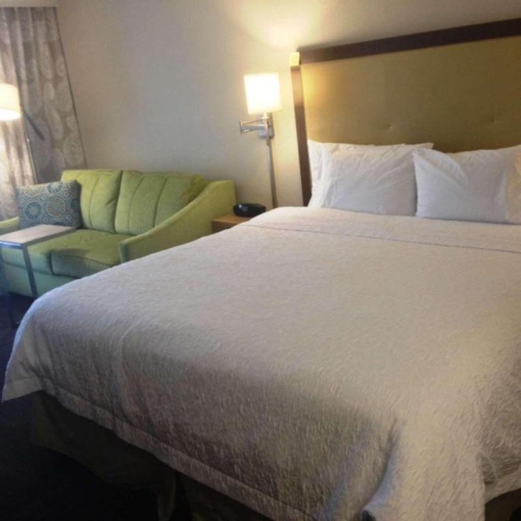 STUDIO KING SIZE BED Room