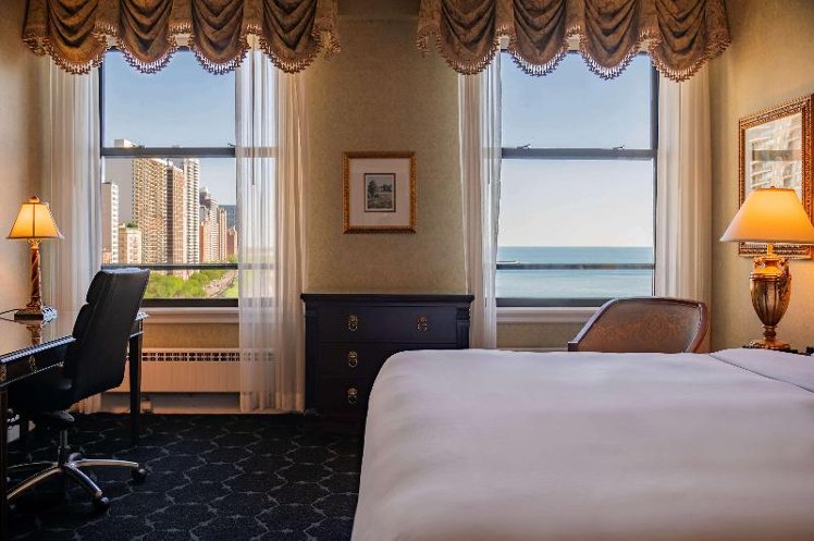 DOUBLE SUPERIOR LAKE VIEW Room