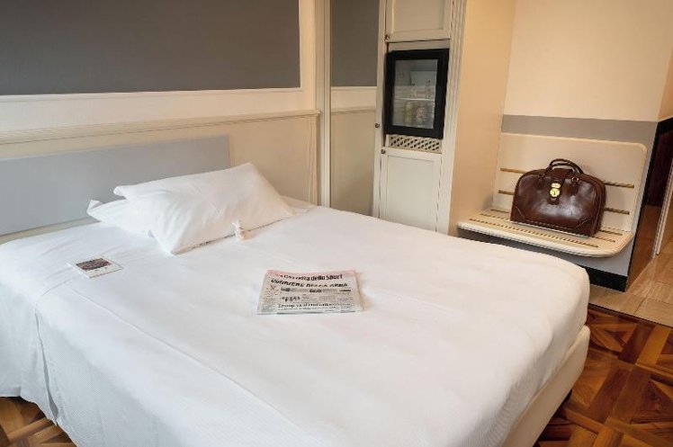 SINGLE ONE BED Room