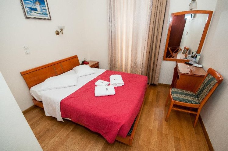 SINGLE STANDARD Room