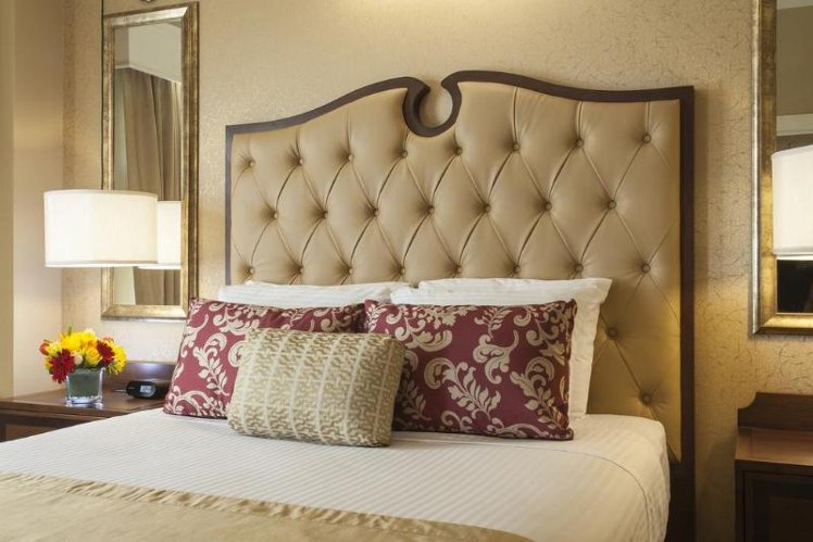 DOUBLE QUEEN SIZE BED Room