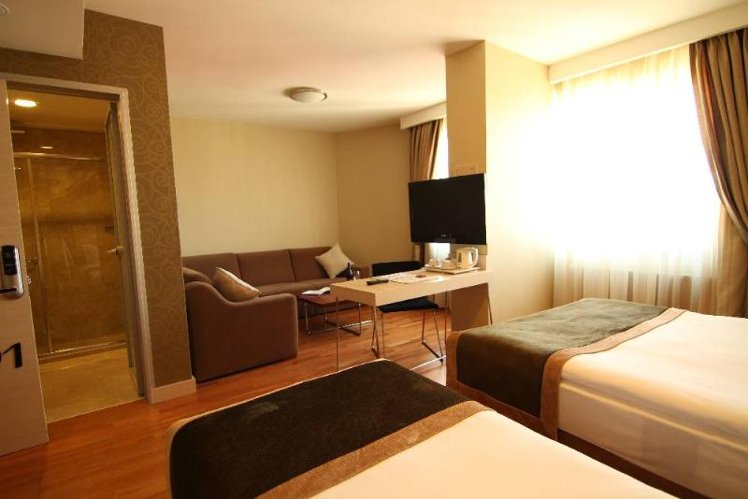 SUITE CAPACITY 3 Room