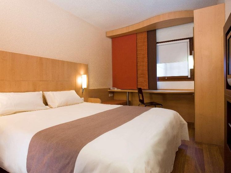 DOUBLE WITH DOUBLE BED Room